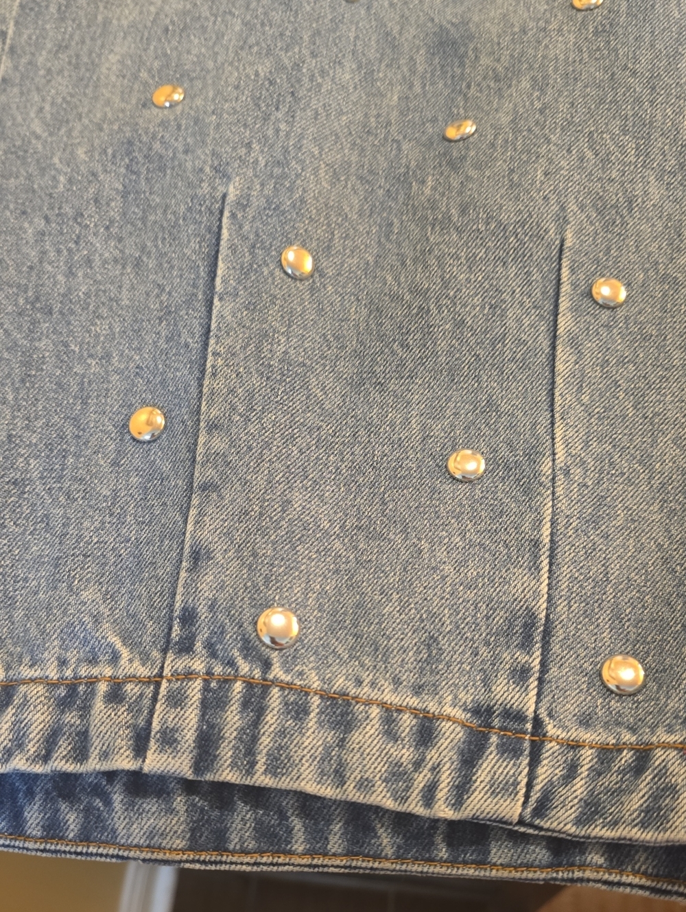 Women's Stud-Embellished Barrel Leg Jeans - Picture 10 of 12